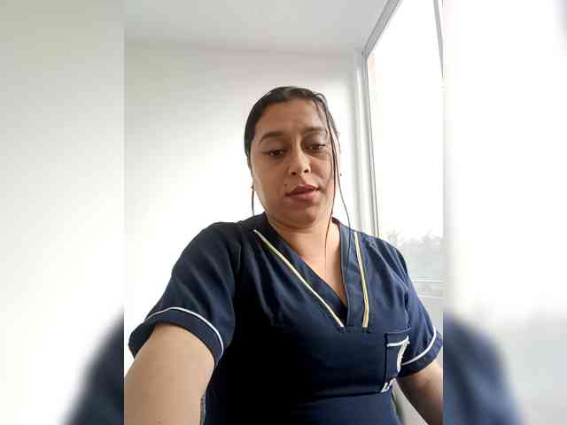 Queen-yess011 webcam