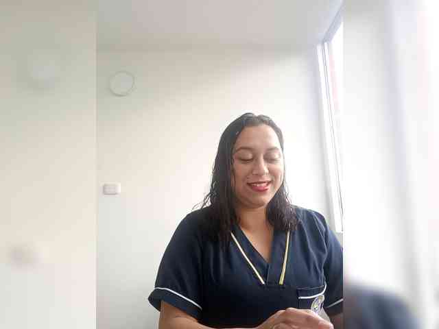 Queen-yess011 webcam