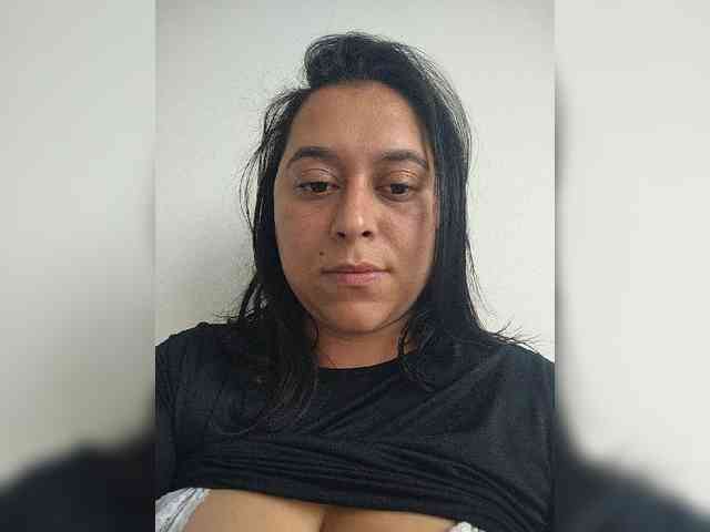 Queen-yess011 webcam