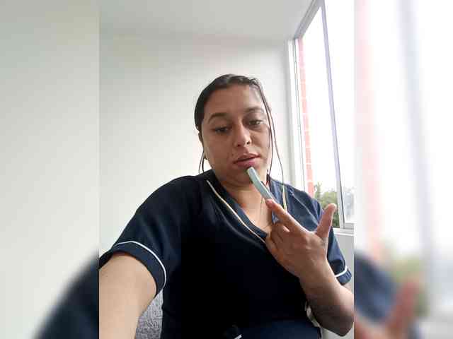 Queen-yess011 webcam