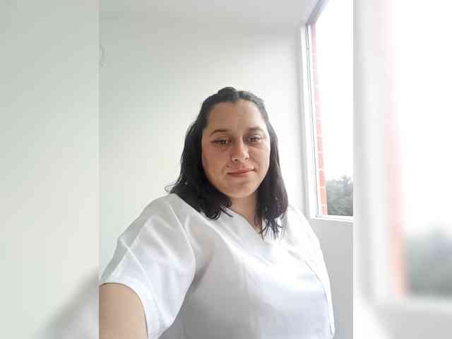 Queen-yess011 webcam