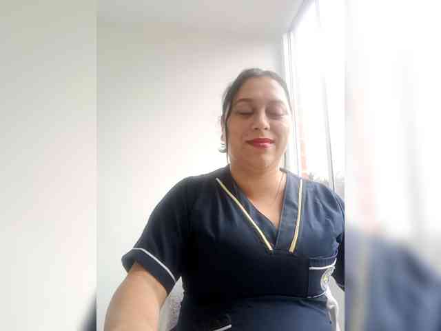 Queen-yess011 webcam