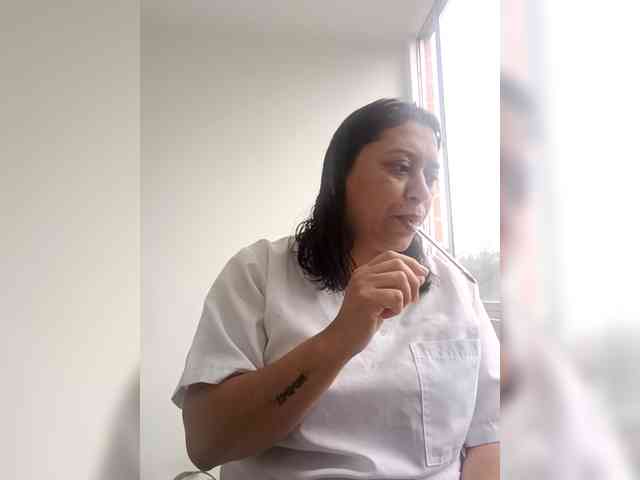 Queen-yess011 webcam