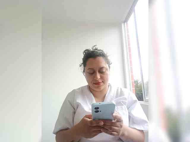 Queen-yess011 webcam