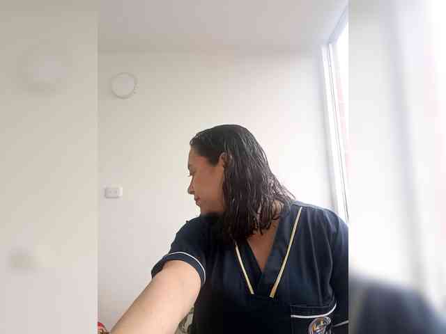 Queen-yess011 webcam