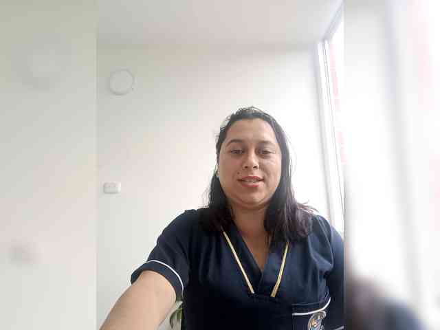 Queen-yess011 webcam