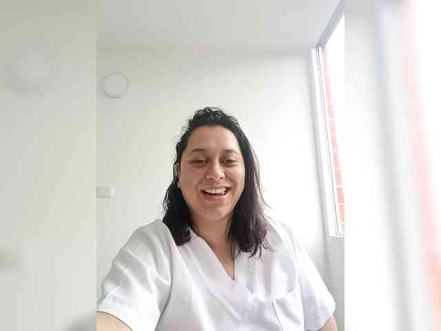 Queen-yess011 webcam