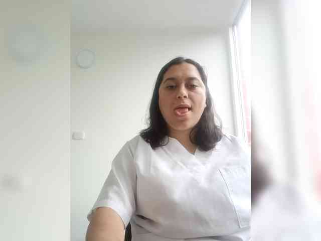 Queen-yess011 webcam