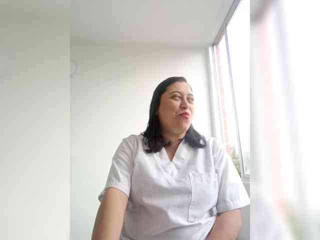 Queen-yess011 webcam