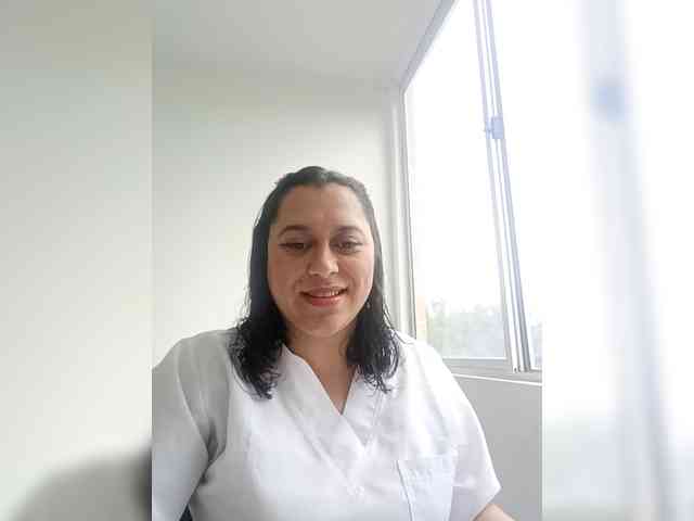 Queen-yess011 webcam