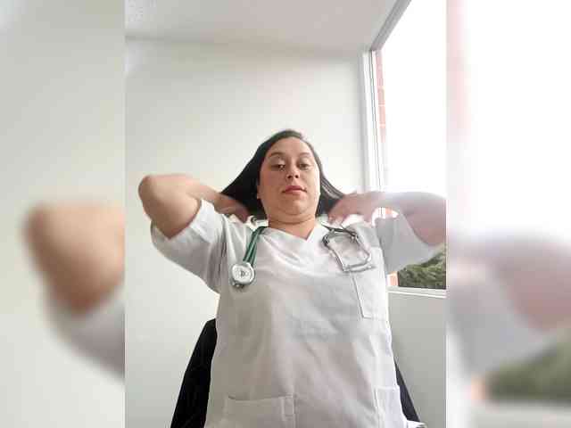 Queen-yess011 webcam