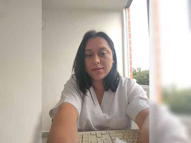 Queen-yess011 webcam