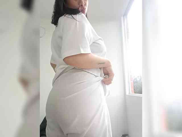 Queen-yess011 webcam