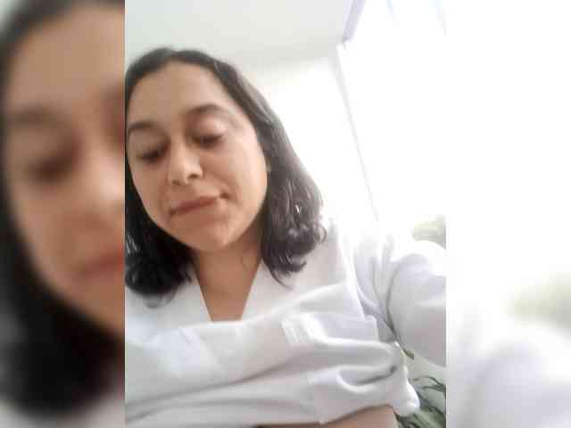 Queen-yess011 webcam