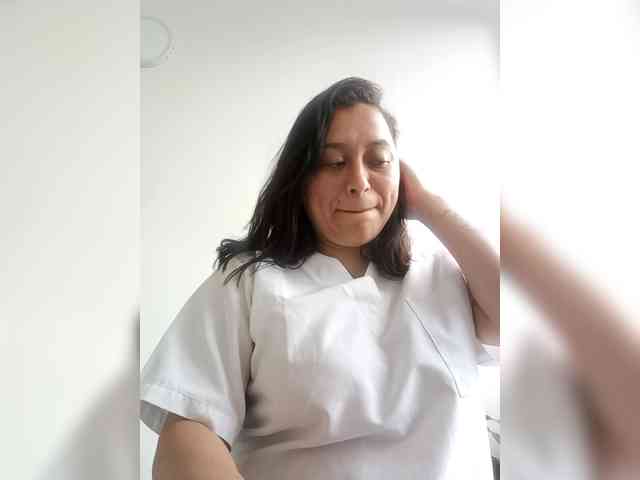 Queen-yess011 webcam
