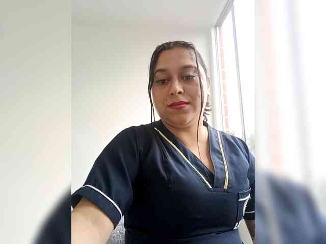 Queen-yess011 webcam