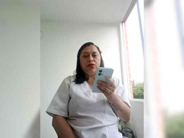 Queen-yess011 webcam