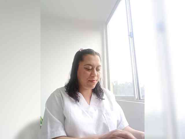 Queen-yess011 webcam