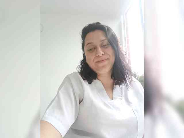 Queen-yess011 webcam