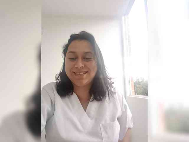 Queen-yess011 webcam