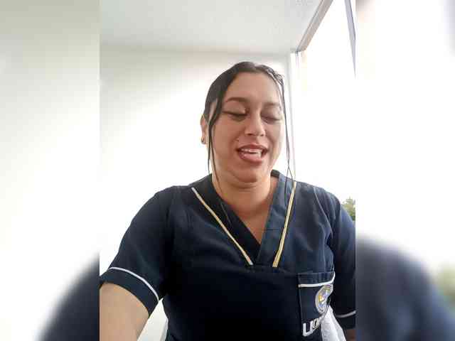 Queen-yess011 webcam