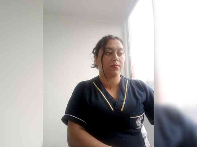 Queen-yess011 webcam