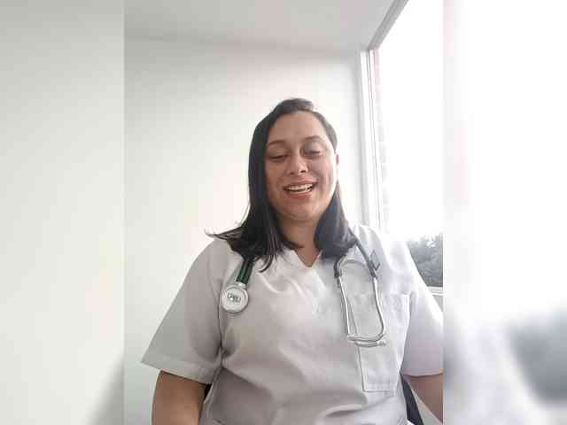 Queen-yess011 webcam