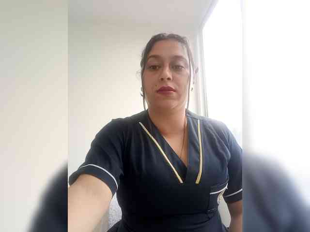 Queen-yess011 webcam
