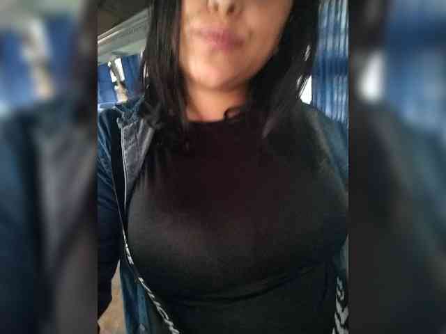 Queen-yess011 webcam
