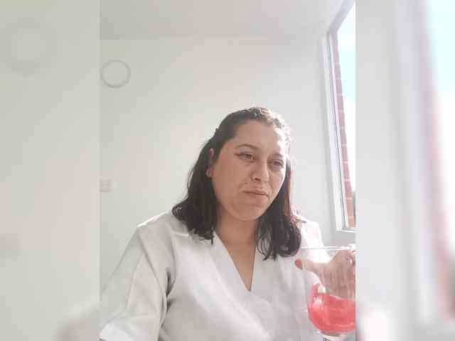 Queen-yess011 webcam