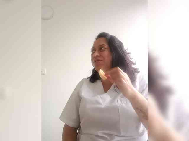 Queen-yess011 webcam