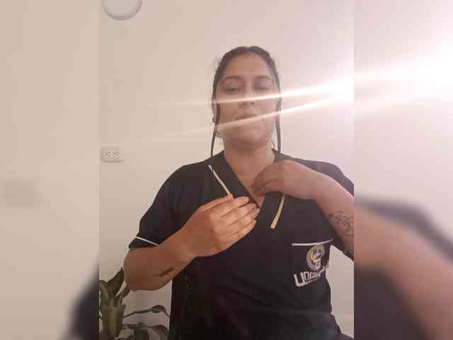 Queen-yess011 webcam