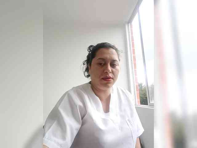 Queen-yess011 webcam