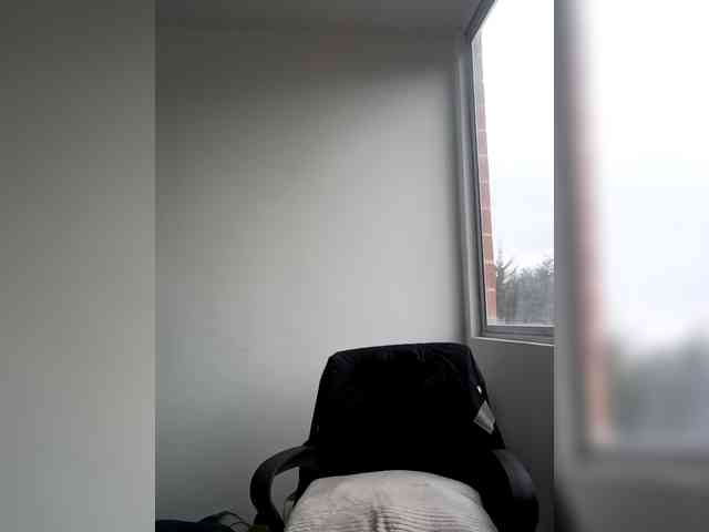 Queen-yess011 webcam