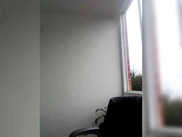 Queen-yess011 webcam