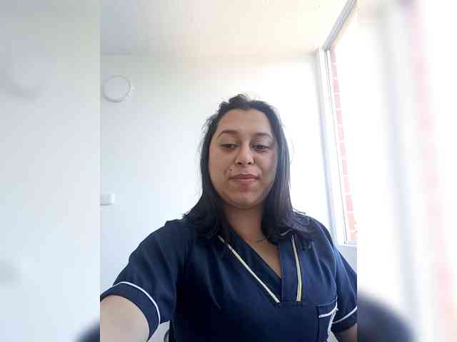 Queen-yess011 webcam