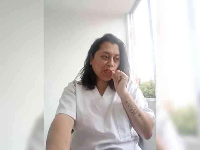 Queen-yess011 webcam