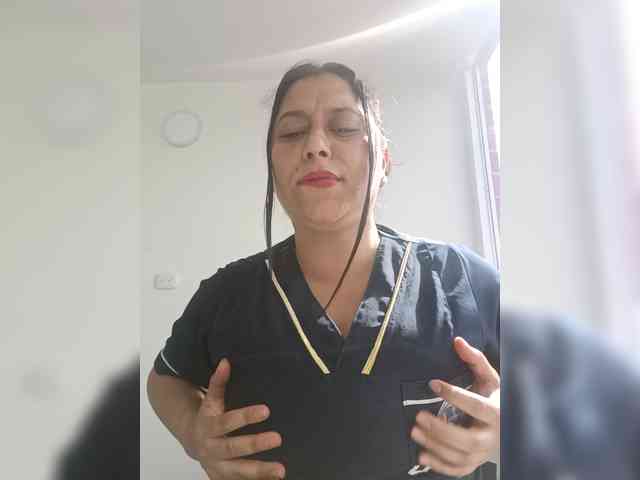 Queen-yess011 webcam