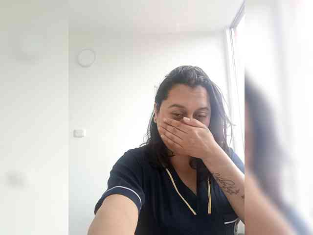 Queen-yess011 webcam