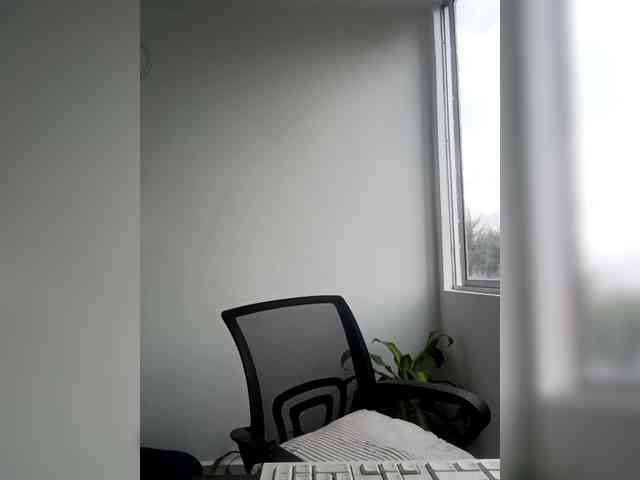 Queen-yess011 webcam
