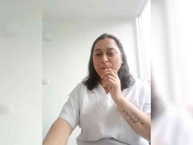Queen-yess011 webcam