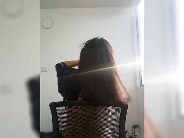 Queen-yess011 webcam