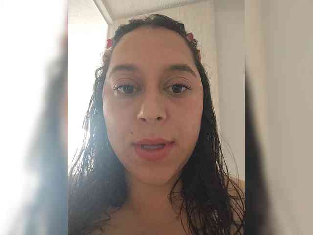 Queen-yess011 webcam