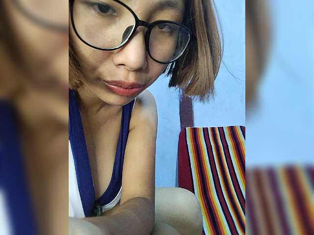 momo3312 live webcam show