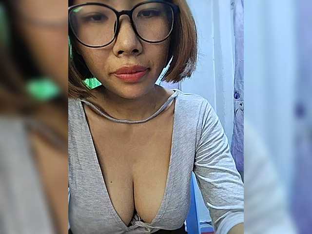 momo3312 live webcam show