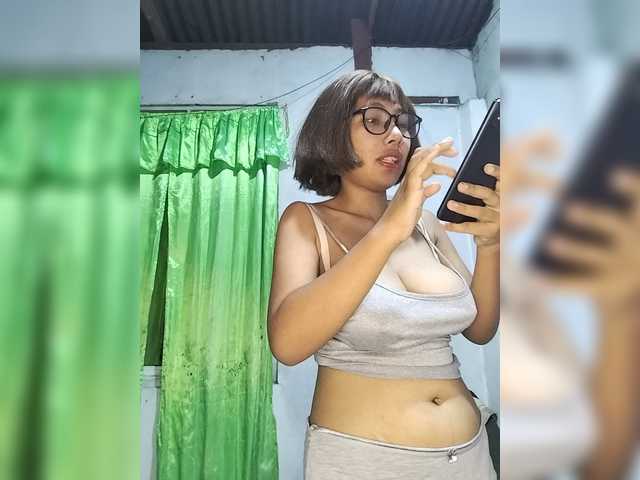 momo3312 live cam on BongaCams
