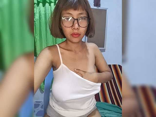 momo3312 live cam