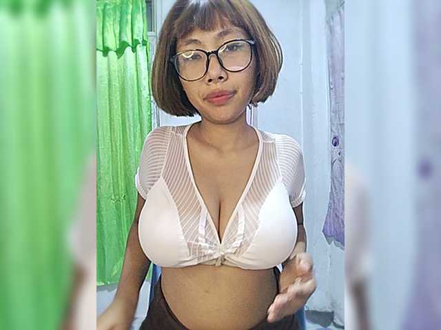 momo3312 live webcam show