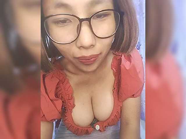 momo3312 live webcam show