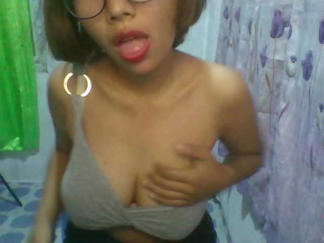 momo3312 live cam on BongaCams